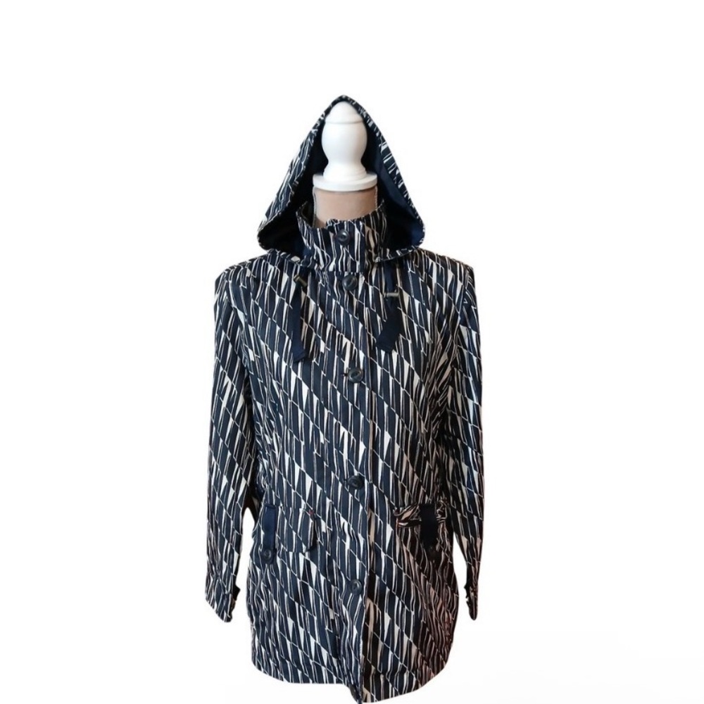 Lands' End Navy & White Patterned Rain Jacket with Red Lining - Picture 2 of 14